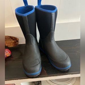 Kids muck boots